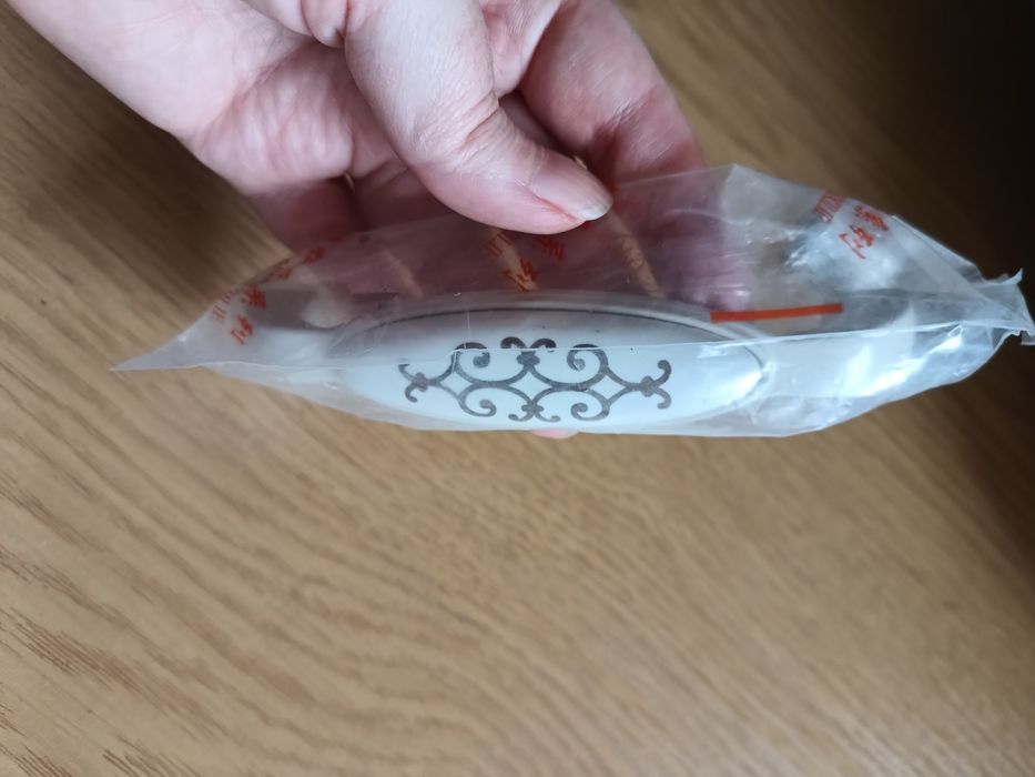 Ручки для кухонних меблів, нові