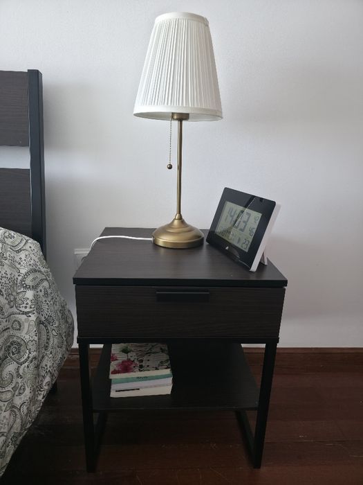 Cama de casal mobília