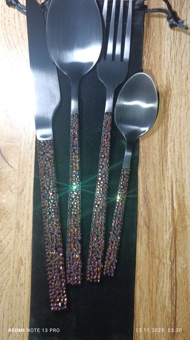 Ekskluzywny zestaw sztućców inkrustowany własnoręcznie