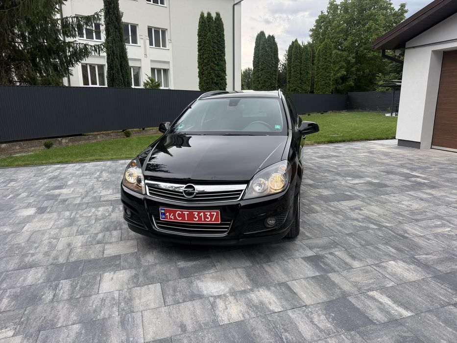 Opel Astra 1.6 бензин 2010 рік