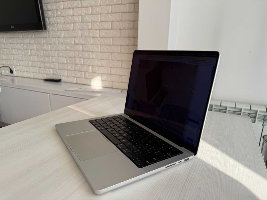 MacBook Pro 14 M1 Max 64GB RAM 4TB SSD 2021 Silver (Z15K0010N)