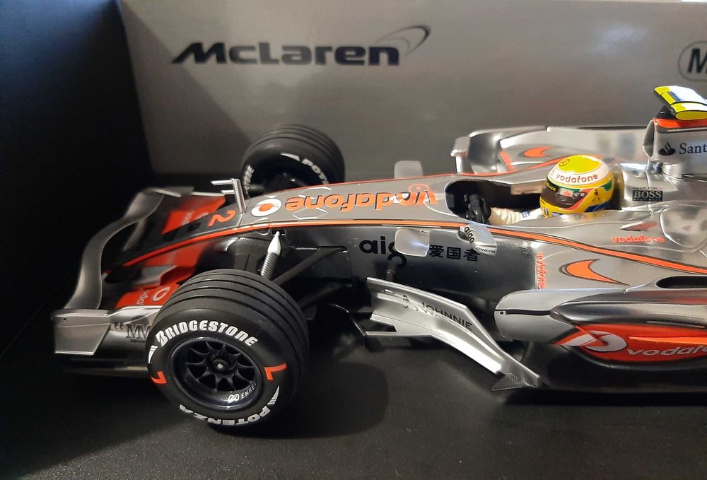 Lewis Hamilton 1a vitória McLaren MP4-22 F1 2007 Minichamps 1:18