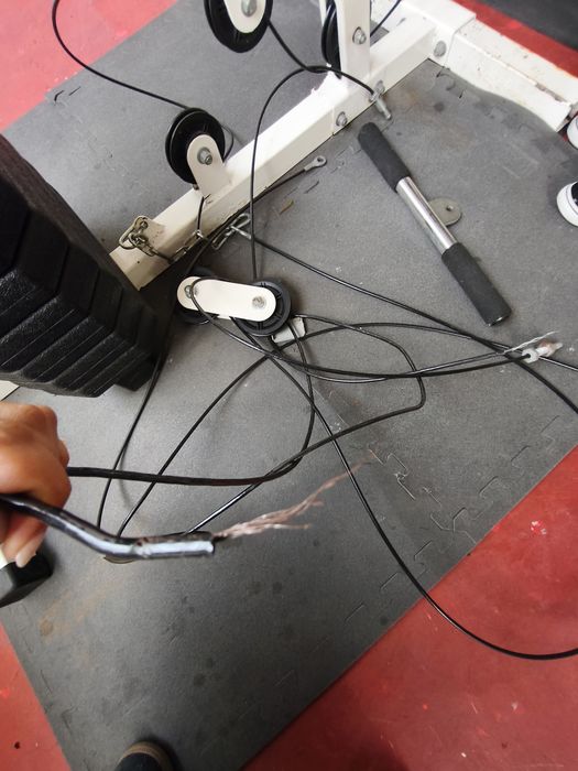Máquina de Musculação Dikar Sport Titan – CABO REBENTADO – Para Peças/Recuperar