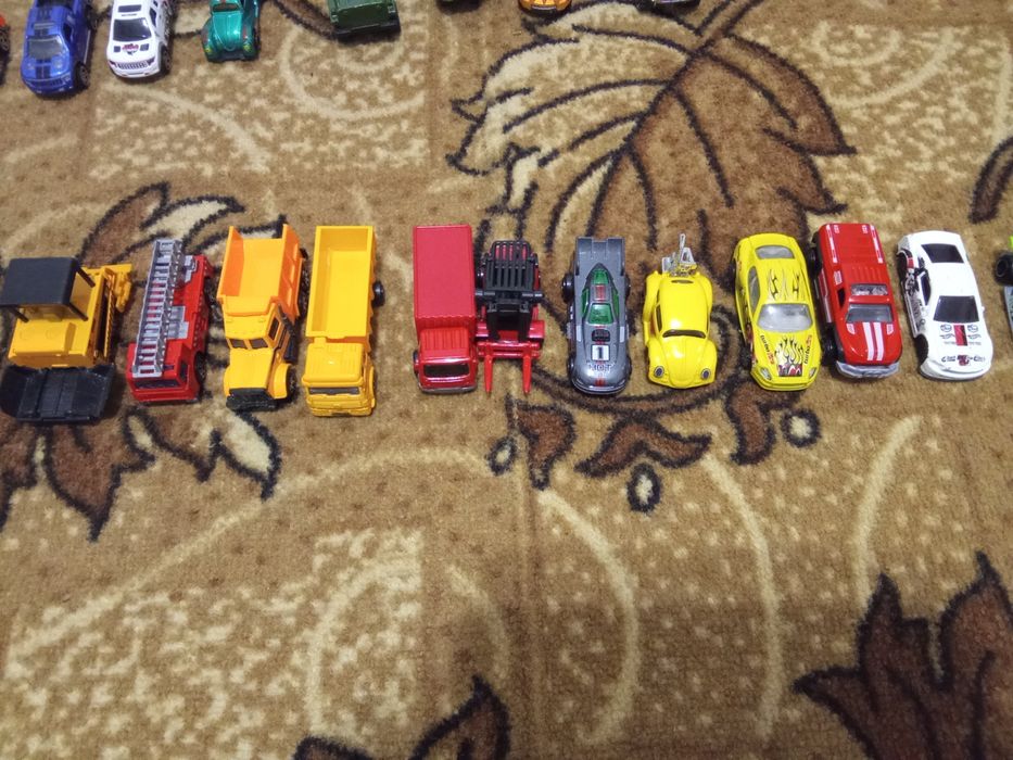 Машинки колекція і поїзд.