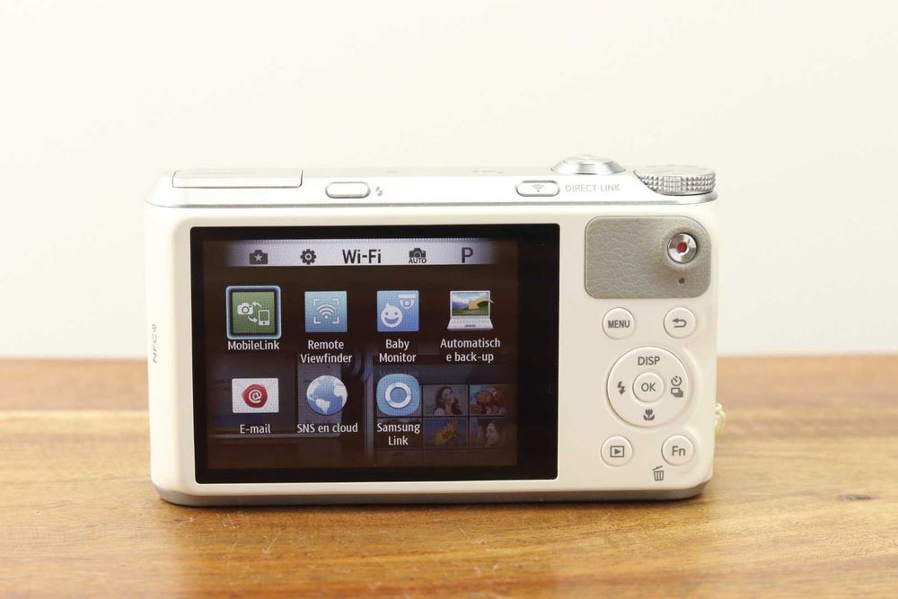 Câmara Samsung WB350F, 21x ‘zoom’, Wi-Fi e Tela sensível ao toque