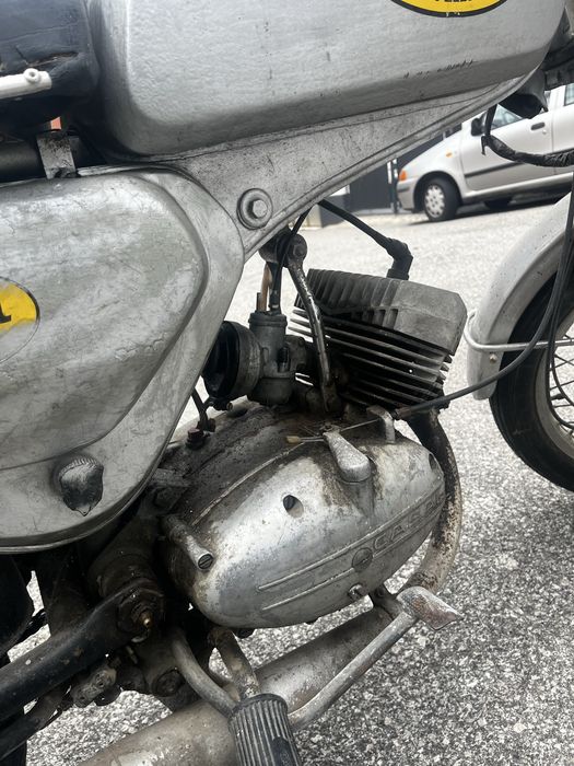 Motorizada Casal 4 com documentos
