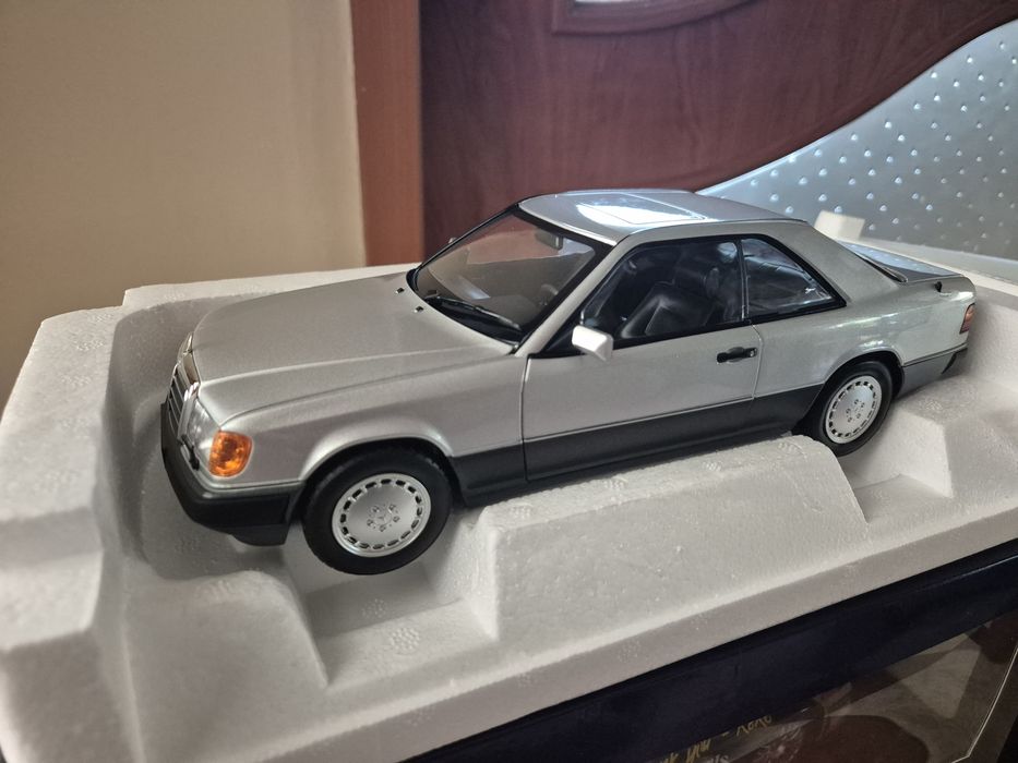 Mercedes  300CE w124 Norev 1:18