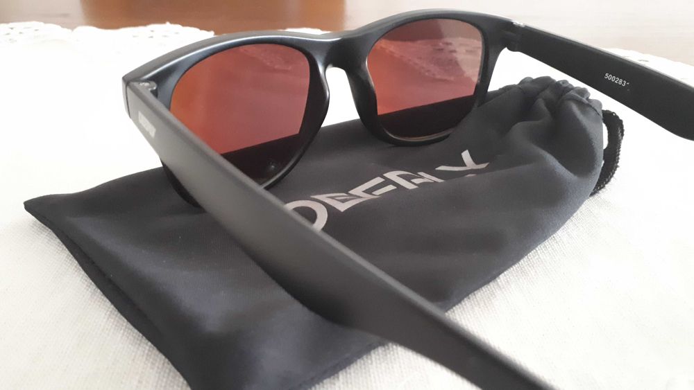 BAIXA PREÇO! Óculos de Sol Deeply, e bolsa.