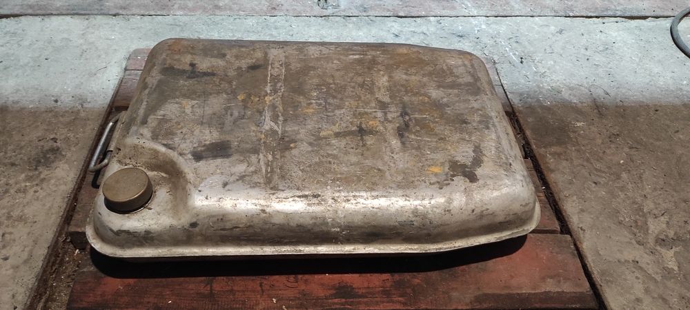 Продам канистры нерж,20л,40л