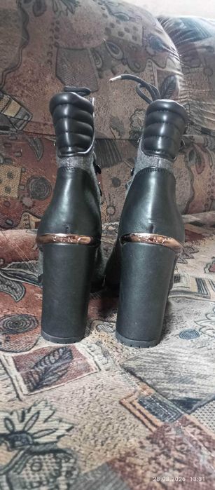 Buty damskie botki DKNY 40