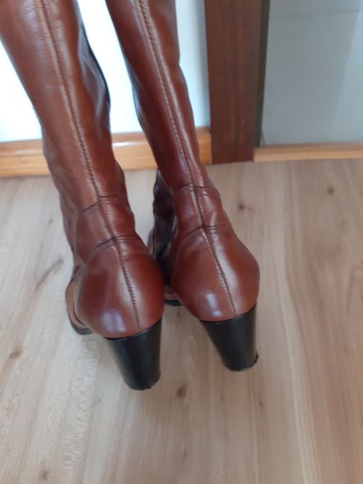 Brązowe kozaki skórzane