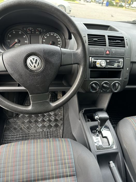 продаю VOLKSWAGEN  polo 2008