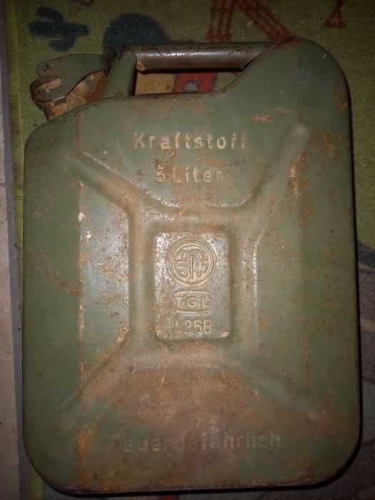 Kanister na paliwo niemiecki