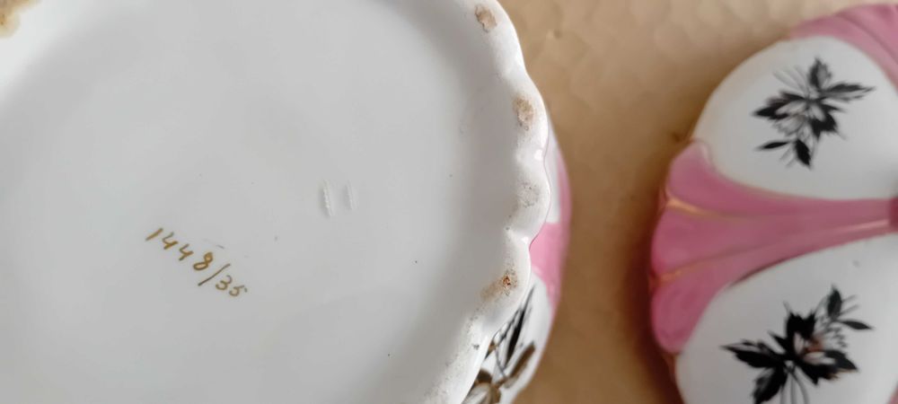 Boleira Antiga de Loiça tipo Alcobaça numerada na base