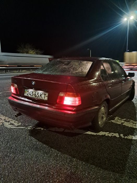 Продам машину BMW E36