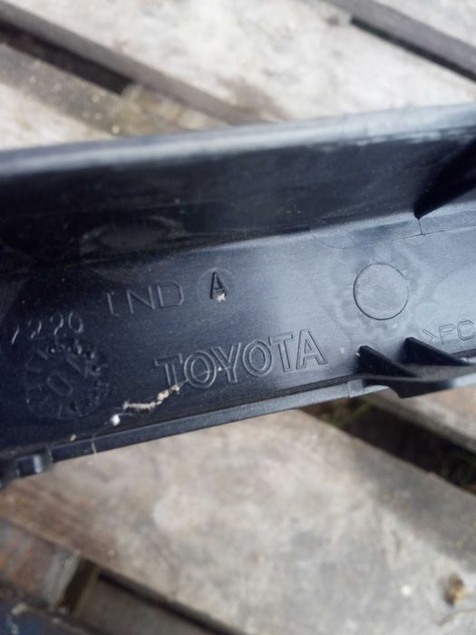 TOYOTA AVENSIS T27 09-15 ramka radia 2 din oryginał