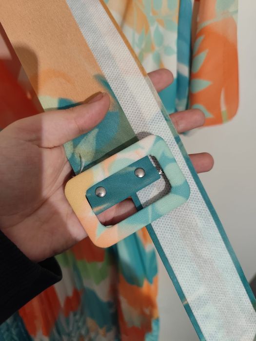 Kolorowa sukienka midi