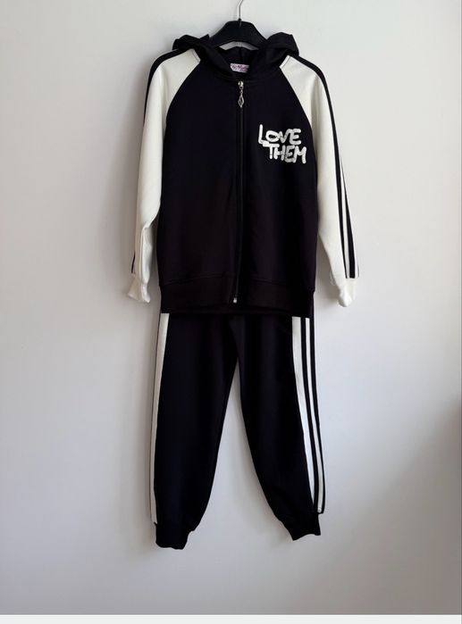 Komplet dziewczęcy dresowy bluza spodnie 140