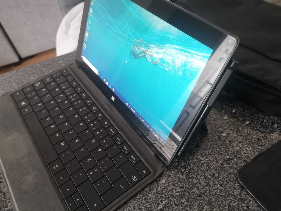 Microsoft Surface pro i5 4 gb windows 10 pro