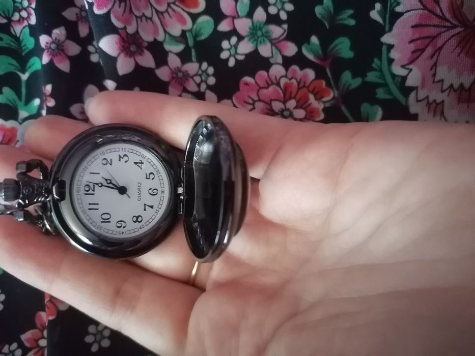 Zegarek nowy na łańcuszku