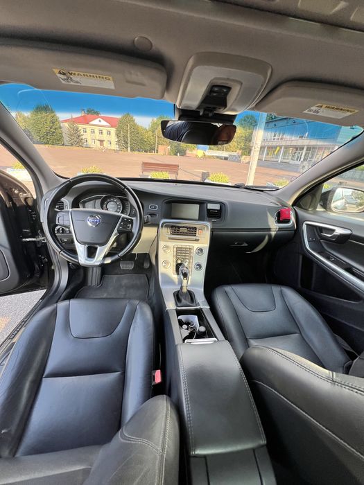 Volvo S60 T5.