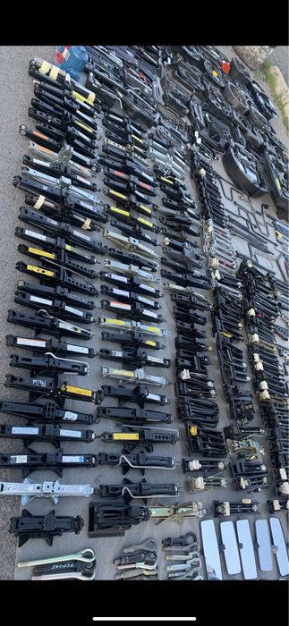 Буксировочний крюк Домкрат Автокомпресор Bmw Mercedes Audi Honda VW