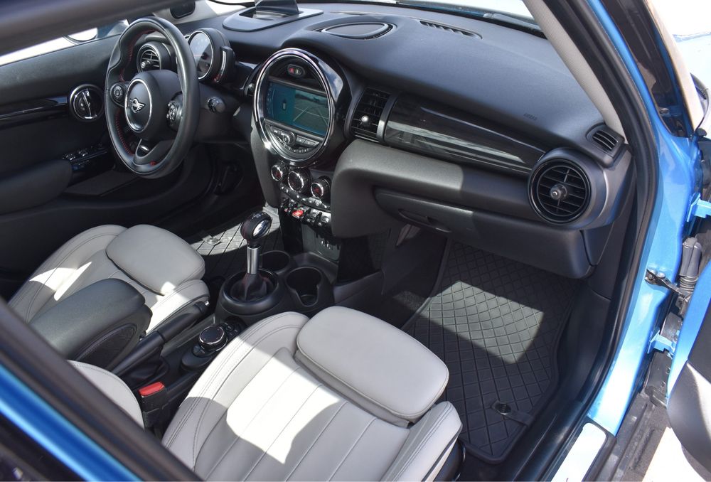 MINI Cooper S F55 2018