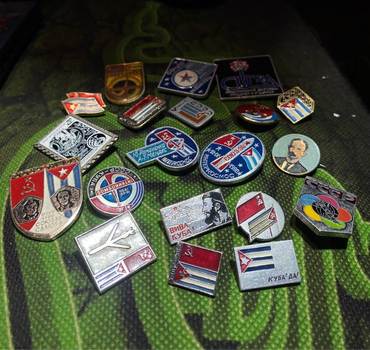 Распродажа собственной коллекции кубинских нагрудных знаков