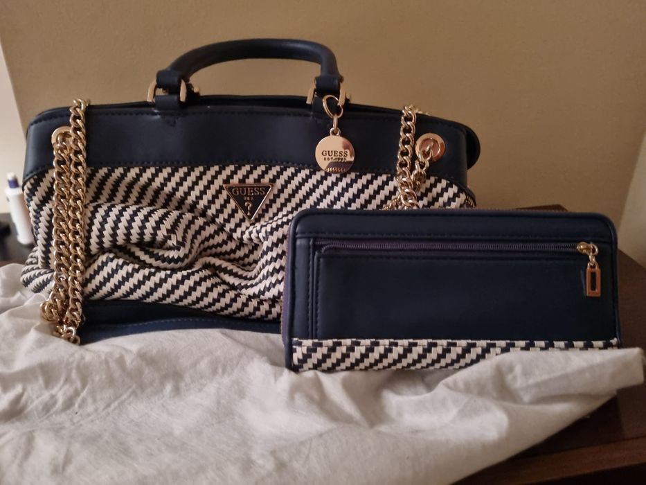 Bolsa e carteira da GUESS