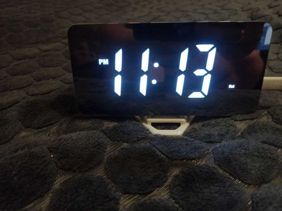 Годинник настільний LED