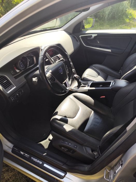 Volvo XC60 2.0 b 243 km 2014 rok 174tkm