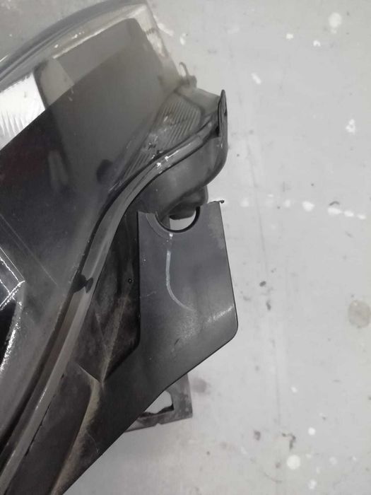 Farol Toyota Yaris Frente Esquerdo