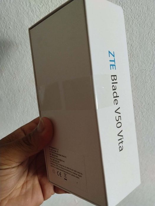 Belíssimo ZTE Blade V50 Vita(selado),14GB ram total/256GB,bateria 6000mAh,garantia 3anos/aceito troca ou retoma inferior