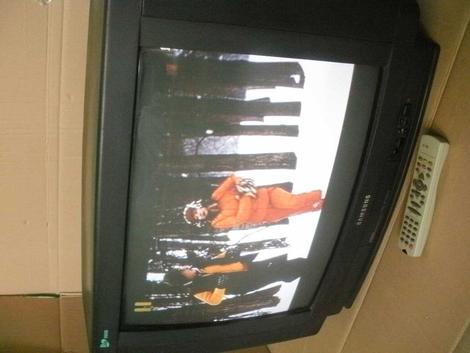 Терміново!Телевізор імпортний кольоровий 54см. Є пульт вхід т2