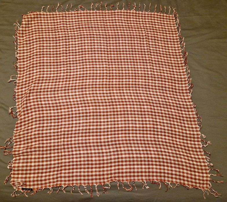 Lenço grande Sisley xadrez vermelho e branco 91x91cm