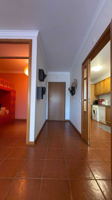 Apartamento T1+1 com varanda e garagem.  A 4 minutos de acesso pedonal à Praia. Buarcos