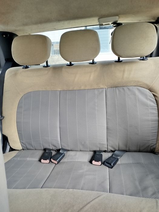 Lancia Ypslon cor cinza