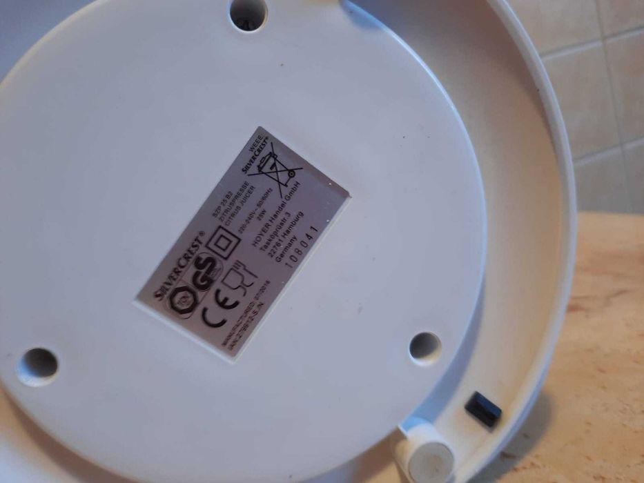 Sprzedam elektryczną wyciskarkę do owoców SilverCrest SZP 25 B2 biała.