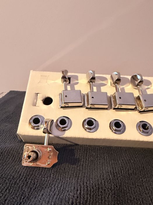 Klucze do gitary elektrycznej Fender ClassicGear Tuning Machines