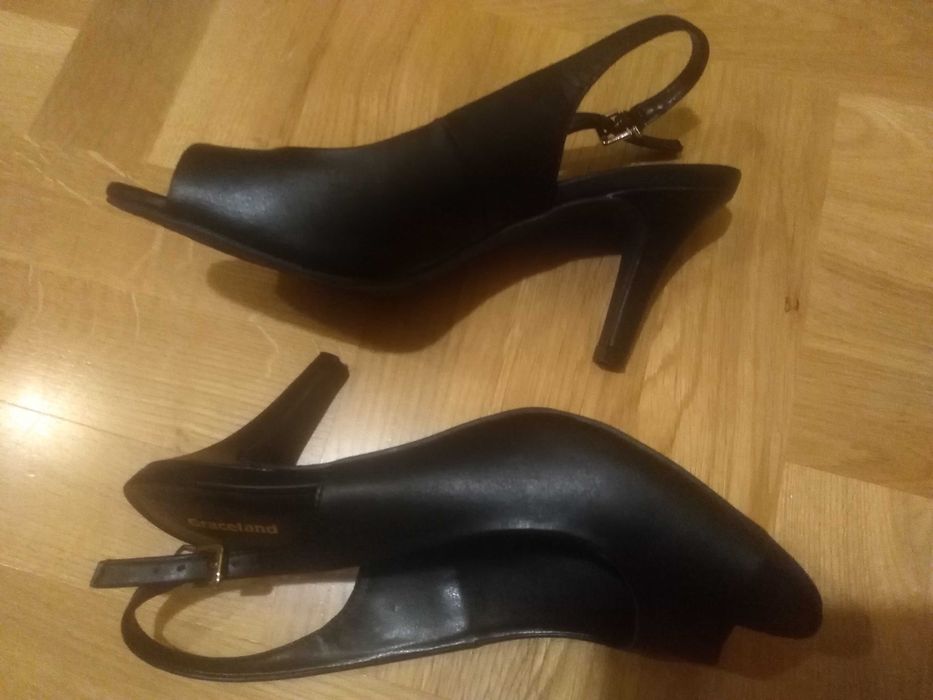 Nowe, czarne letnie sandałki rozm. 38