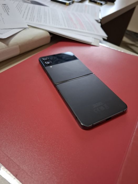 Телефон Samsung Galaxy flip z 4