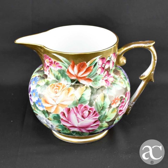 Jarro em porcelana Vidal Arte, pintado a ouro e à mão
