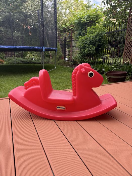 Konik bujak plastikowy na biegunach ogrodowy