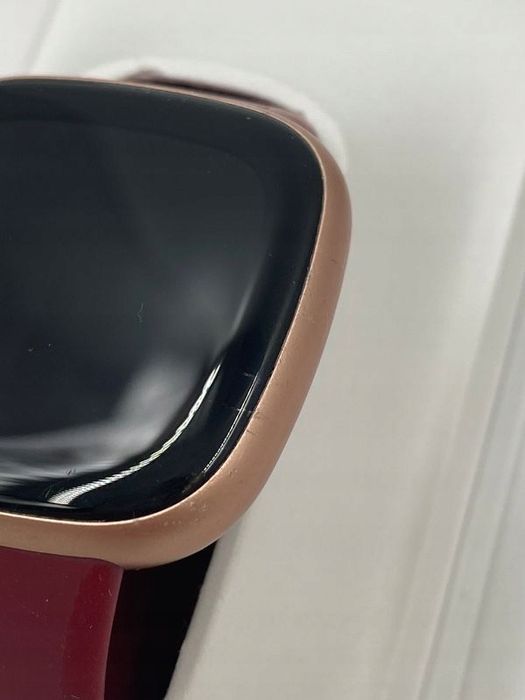 fitbit versa 4 smartwatch aktywnosci fitness z wbudowanym systemem gps