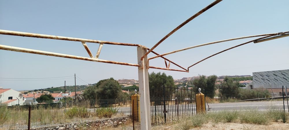 Vendo estrutura metálica