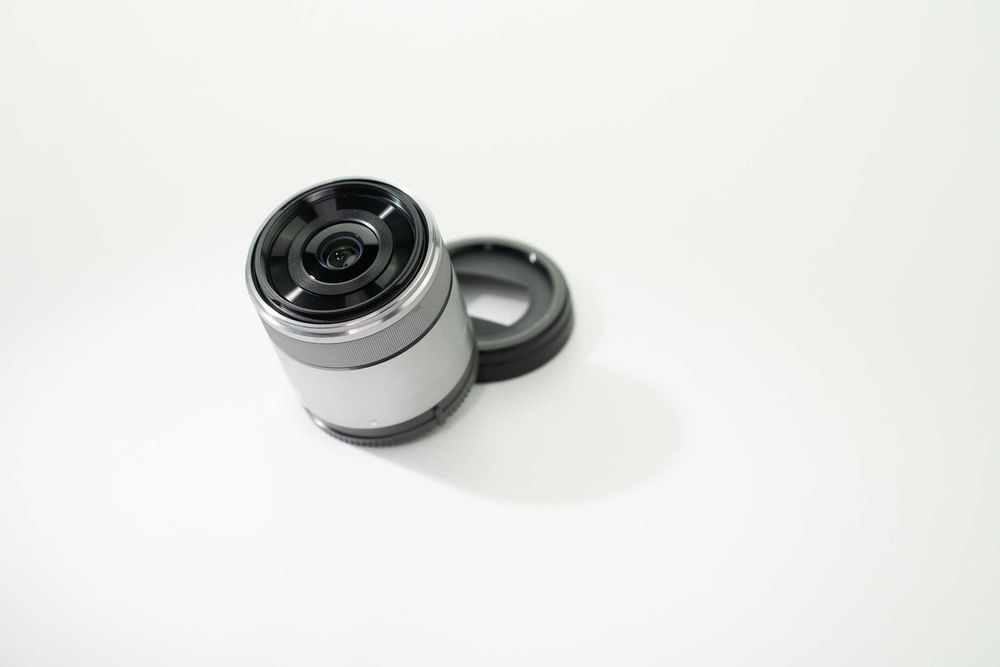 Lente Sony E 30mm f/3.5 Macro – Excelente Estado