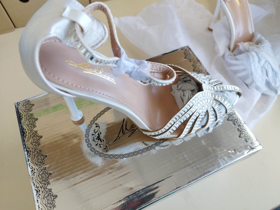 New Sandals Size 37