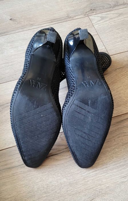 Czarne ażurowe botki Zara z siateczki, na obcasie roz. 38