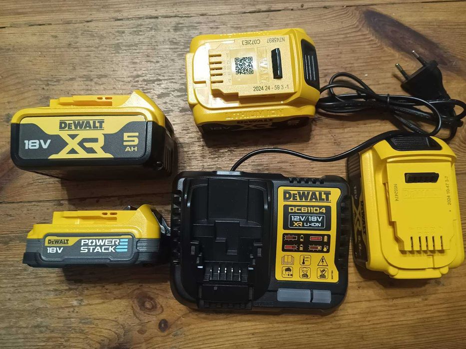 Bateria DeWalt 18V 5Ah I Ładowarka 4A DCB1104 - zestaw, gwarancja