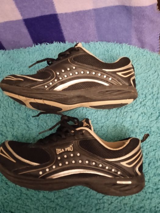 Продам кроссовки женские 37-38размер.